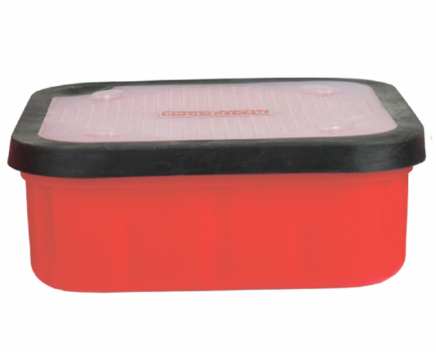 Коробка BratFishing для наживок с прорезиненой крышкой средняя