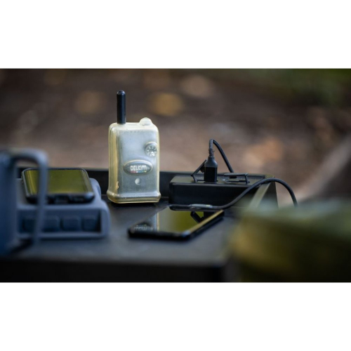 Стол с павербанком Ridge Monkey Vault Tech Table includes 1x battery and dock